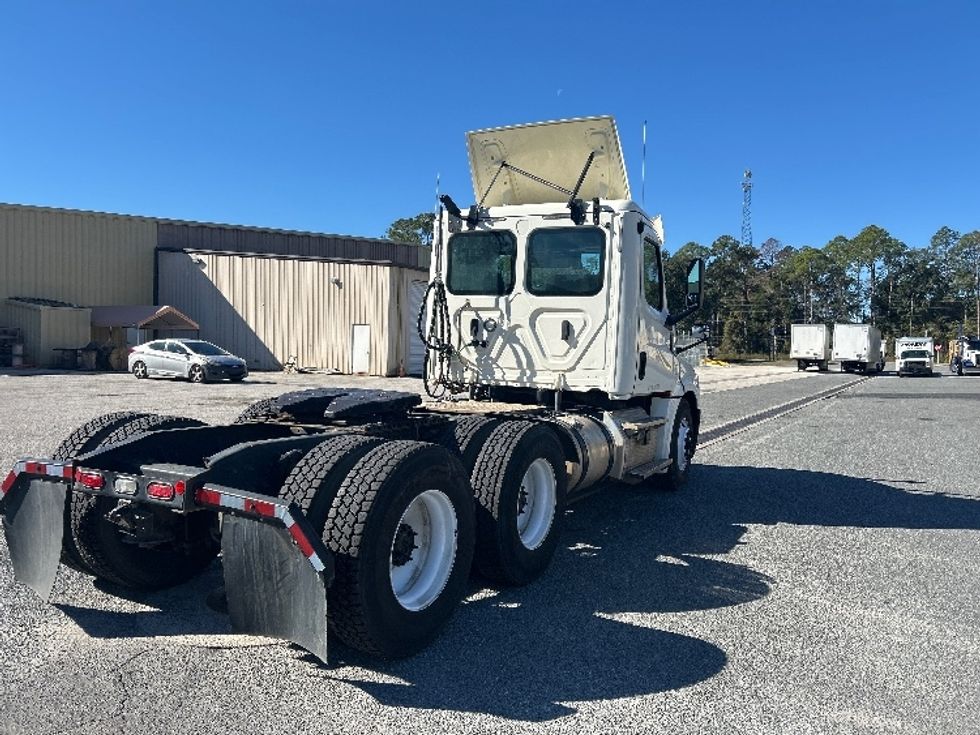 Day Cab Tractor-Heavy Duty Tractors-Freightliner-2019-T12664ST-Pensacola-FL-388,469\n\t\tmiles-$ 45,750 - Image 7