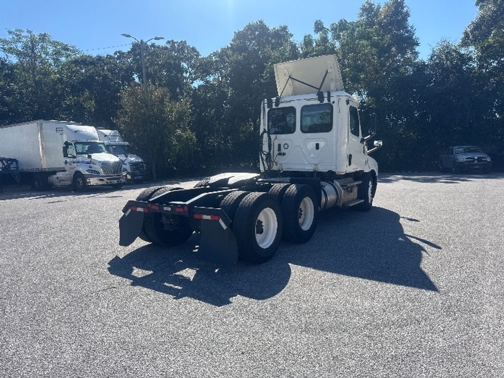 Day Cab Tractor-Heavy Duty Tractors-Freightliner-2019-T12664ST-Pensacola-FL-475,567\n\t\tmiles-$ 41,000 - Image 7