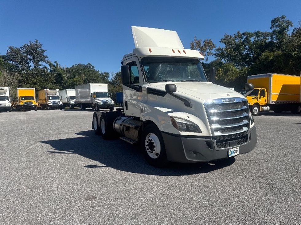 Day Cab Tractor-Heavy Duty Tractors-Freightliner-2019-T12664ST-Pensacola-FL-487,146\n\t\tmiles-$ 40,000 - Image 1