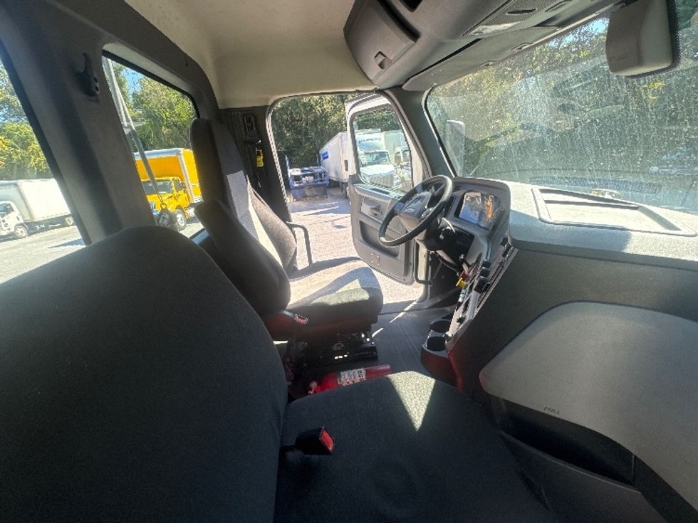 Day Cab Tractor-Heavy Duty Tractors-Freightliner-2019-T12664ST-Pensacola-FL-487,146\n\t\tmiles-$ 40,000 - Image 14