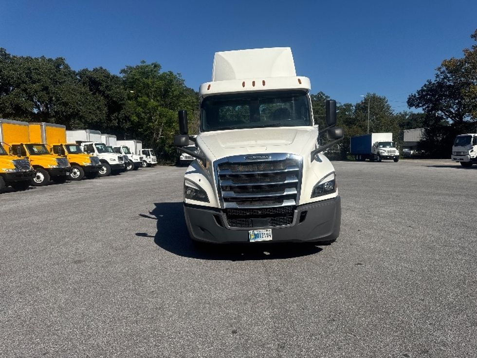 Day Cab Tractor-Heavy Duty Tractors-Freightliner-2019-T12664ST-Pensacola-FL-487,146\n\t\tmiles-$ 40,000 - Image 2