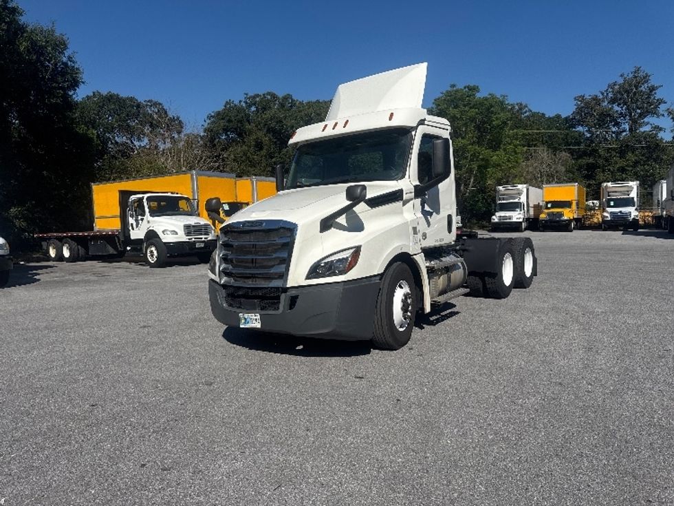 Day Cab Tractor-Heavy Duty Tractors-Freightliner-2019-T12664ST-Pensacola-FL-487,146\n\t\tmiles-$ 40,000 - Image 3