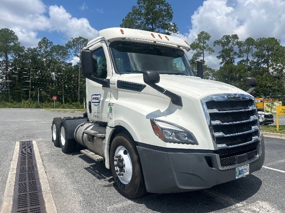 Day Cab Tractor-Heavy Duty Tractors-Freightliner-2019-T12664ST-Pensacola-FL-525,779\n\t\tmiles-$ 38,000 - Image 1