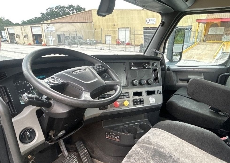 Day Cab Tractor-Heavy Duty Tractors-Freightliner-2019-T12664ST-Pensacola-FL-525,779\n\t\tmiles-$ 38,000 - Image 10
