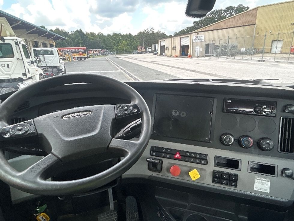 Day Cab Tractor-Heavy Duty Tractors-Freightliner-2019-T12664ST-Pensacola-FL-525,779\n\t\tmiles-$ 38,000 - Image 11