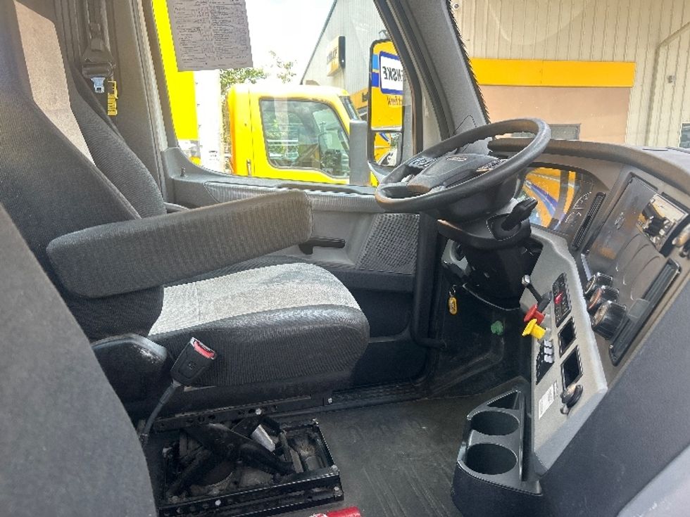 Day Cab Tractor-Heavy Duty Tractors-Freightliner-2019-T12664ST-Pensacola-FL-525,779\n\t\tmiles-$ 38,000 - Image 14