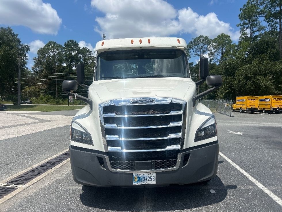 Day Cab Tractor-Heavy Duty Tractors-Freightliner-2019-T12664ST-Pensacola-FL-525,779\n\t\tmiles-$ 38,000 - Image 2