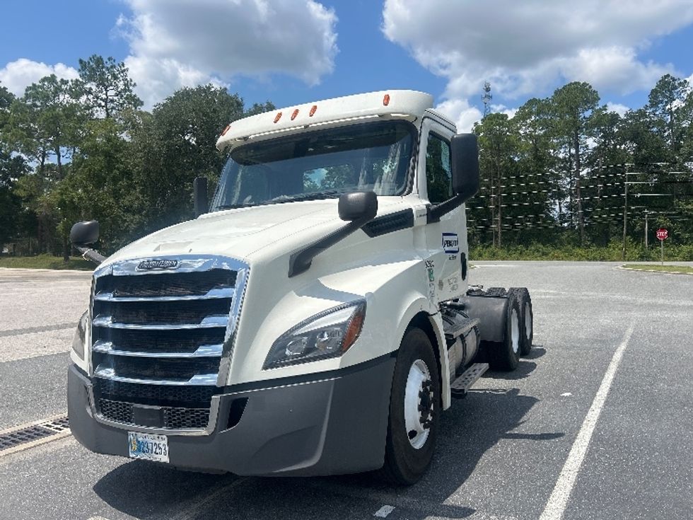 Day Cab Tractor-Heavy Duty Tractors-Freightliner-2019-T12664ST-Pensacola-FL-525,779\n\t\tmiles-$ 38,000 - Image 3