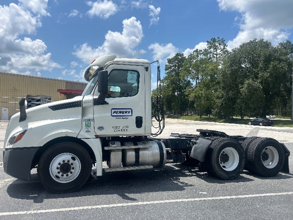 Day Cab Tractor-Heavy Duty Tractors-Freightliner-2019-T12664ST-Pensacola-FL-525,779\n\t\tmiles-$ 38,000 - Image 4