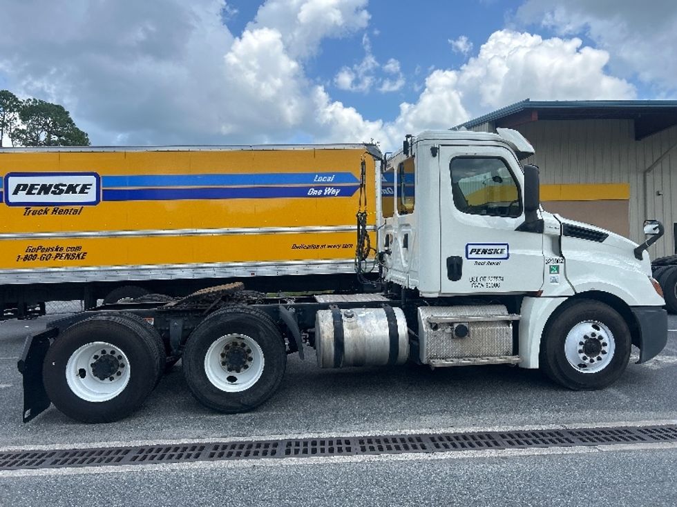 Day Cab Tractor-Heavy Duty Tractors-Freightliner-2019-T12664ST-Pensacola-FL-525,779\n\t\tmiles-$ 38,000 - Image 8