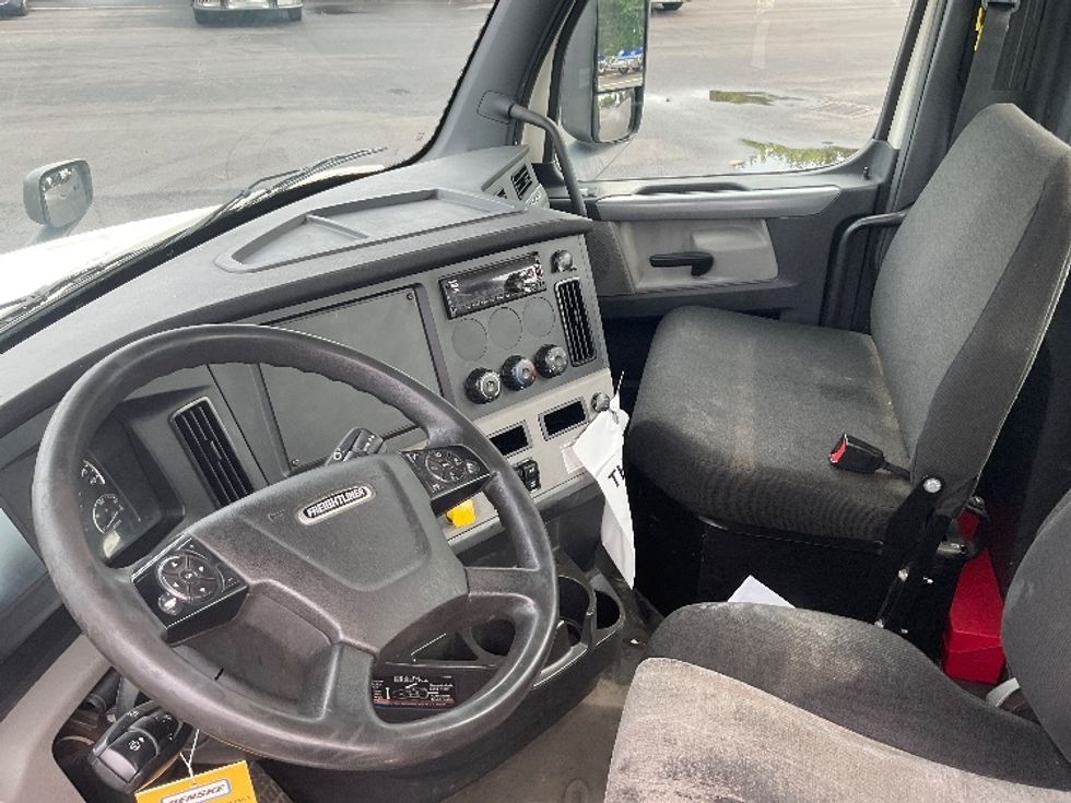 Day Cab Tractor-Heavy Duty Tractors-Freightliner-2019-T12664ST-Perrysburg-OH-485,905\n\t\tmiles-$ 35,250 - Image 10