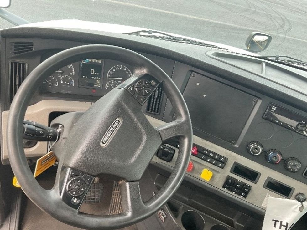Day Cab Tractor-Heavy Duty Tractors-Freightliner-2019-T12664ST-Perrysburg-OH-485,905\n\t\tmiles-$ 35,250 - Image 11