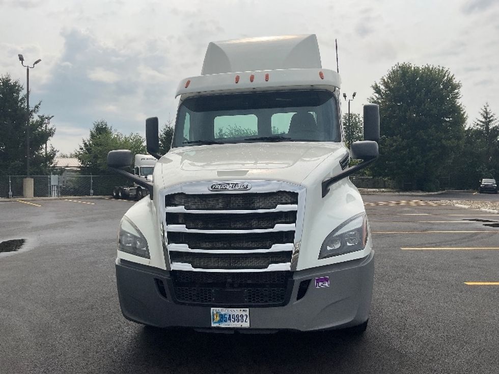 Day Cab Tractor-Heavy Duty Tractors-Freightliner-2019-T12664ST-Perrysburg-OH-485,905\n\t\tmiles-$ 35,250 - Image 2