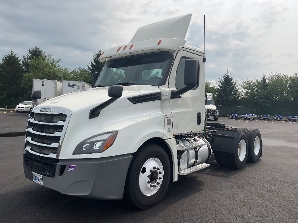 Day Cab Tractor-Heavy Duty Tractors-Freightliner-2019-T12664ST-Perrysburg-OH-485,905\n\t\tmiles-$ 35,250 - Image 3