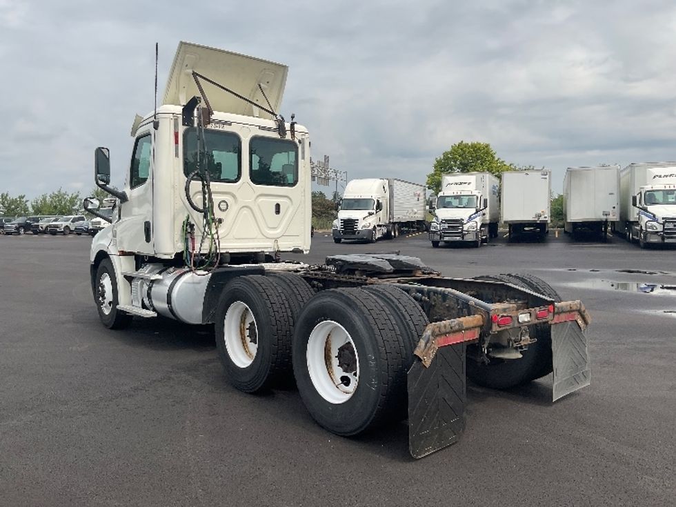 Day Cab Tractor-Heavy Duty Tractors-Freightliner-2019-T12664ST-Perrysburg-OH-485,905\n\t\tmiles-$ 35,250 - Image 5