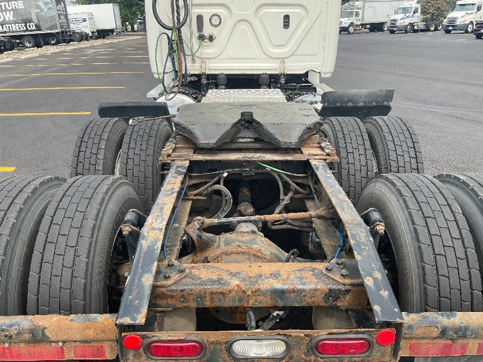 Day Cab Tractor-Heavy Duty Tractors-Freightliner-2019-T12664ST-Perrysburg-OH-485,905\n\t\tmiles-$ 35,250 - Image 6