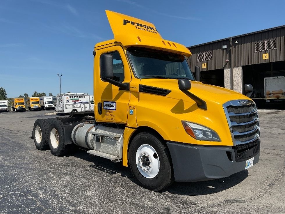 Day Cab Tractor-Heavy Duty Tractors-Freightliner-2019-T12664ST-Perrysburg-OH-529,145\n\t\tmiles-$ 32,500 - Image 1