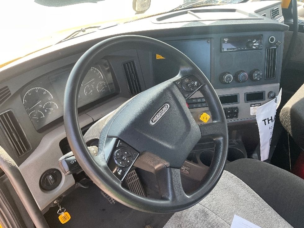 Day Cab Tractor-Heavy Duty Tractors-Freightliner-2019-T12664ST-Perrysburg-OH-529,145\n\t\tmiles-$ 32,500 - Image 10