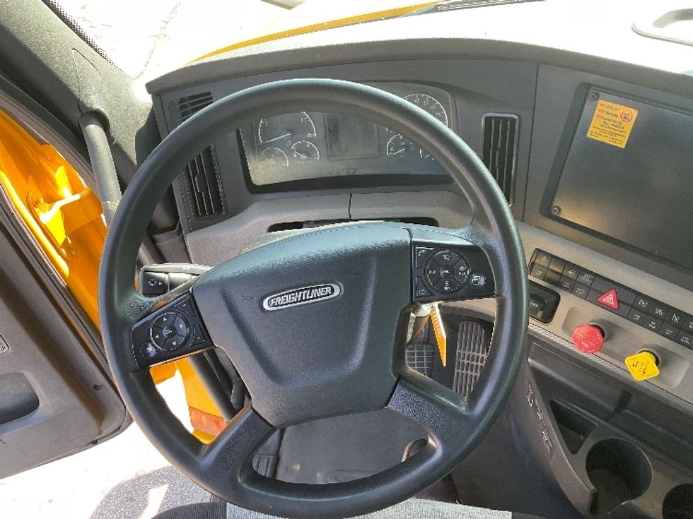 Day Cab Tractor-Heavy Duty Tractors-Freightliner-2019-T12664ST-Perrysburg-OH-529,145\n\t\tmiles-$ 32,500 - Image 11