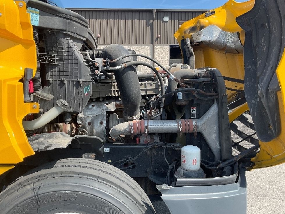 Day Cab Tractor-Heavy Duty Tractors-Freightliner-2019-T12664ST-Perrysburg-OH-529,145\n\t\tmiles-$ 32,500 - Image 15