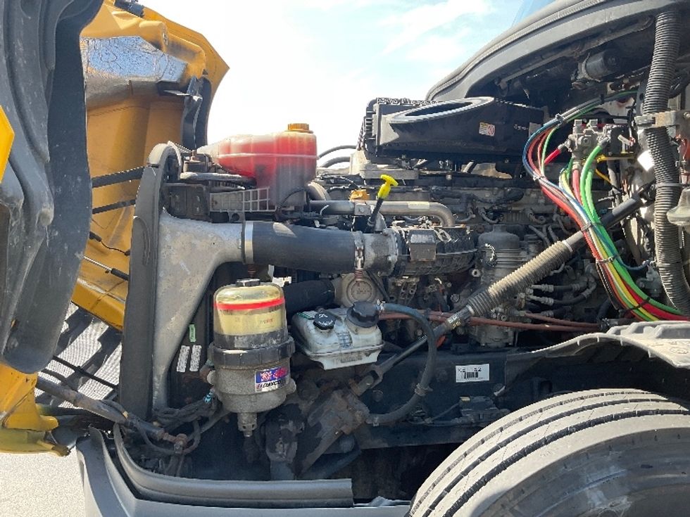 Day Cab Tractor-Heavy Duty Tractors-Freightliner-2019-T12664ST-Perrysburg-OH-529,145\n\t\tmiles-$ 32,500 - Image 16