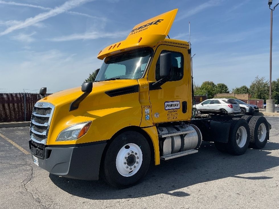 Day Cab Tractor-Heavy Duty Tractors-Freightliner-2019-T12664ST-Perrysburg-OH-529,145\n\t\tmiles-$ 32,500 - Image 3