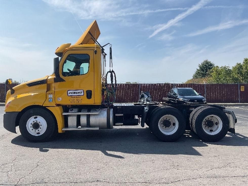 Day Cab Tractor-Heavy Duty Tractors-Freightliner-2019-T12664ST-Perrysburg-OH-529,145\n\t\tmiles-$ 32,500 - Image 4