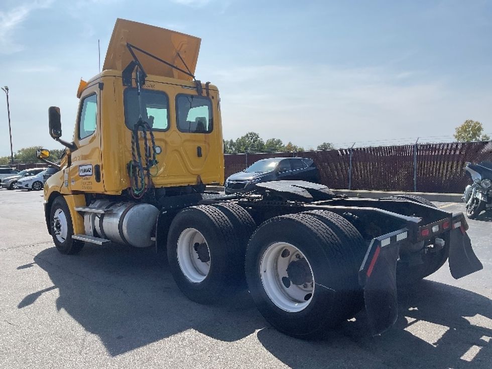Day Cab Tractor-Heavy Duty Tractors-Freightliner-2019-T12664ST-Perrysburg-OH-529,145\n\t\tmiles-$ 32,500 - Image 5