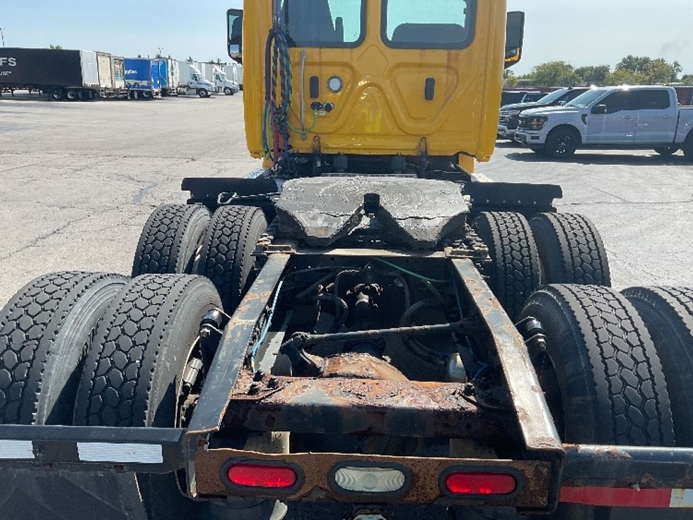 Day Cab Tractor-Heavy Duty Tractors-Freightliner-2019-T12664ST-Perrysburg-OH-529,145\n\t\tmiles-$ 32,500 - Image 6