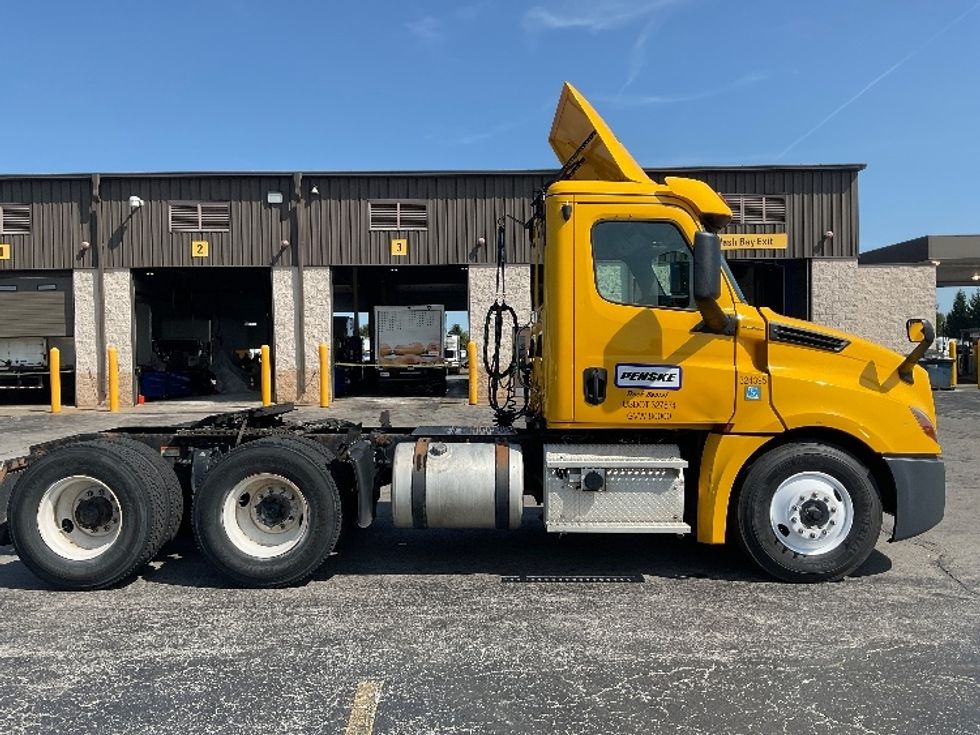 Day Cab Tractor-Heavy Duty Tractors-Freightliner-2019-T12664ST-Perrysburg-OH-529,145\n\t\tmiles-$ 32,500 - Image 8