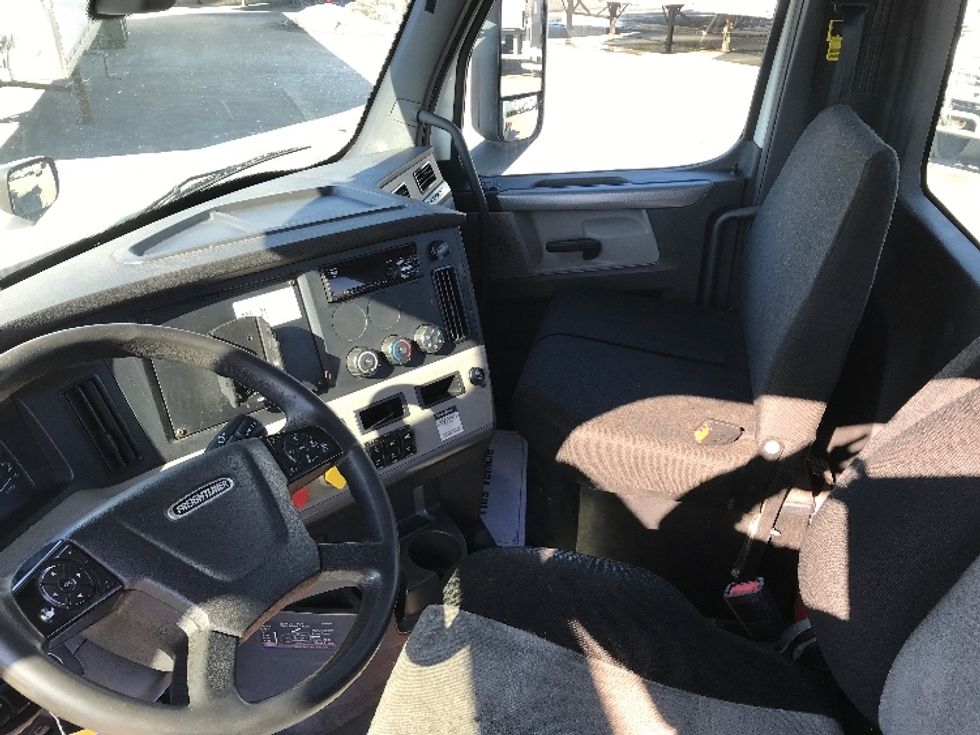 Day Cab Tractor-Heavy Duty Tractors-Freightliner-2019-T12664ST-Pewaukee-WI-351,683\n\t\tmiles-$ 59,500 - Image 10