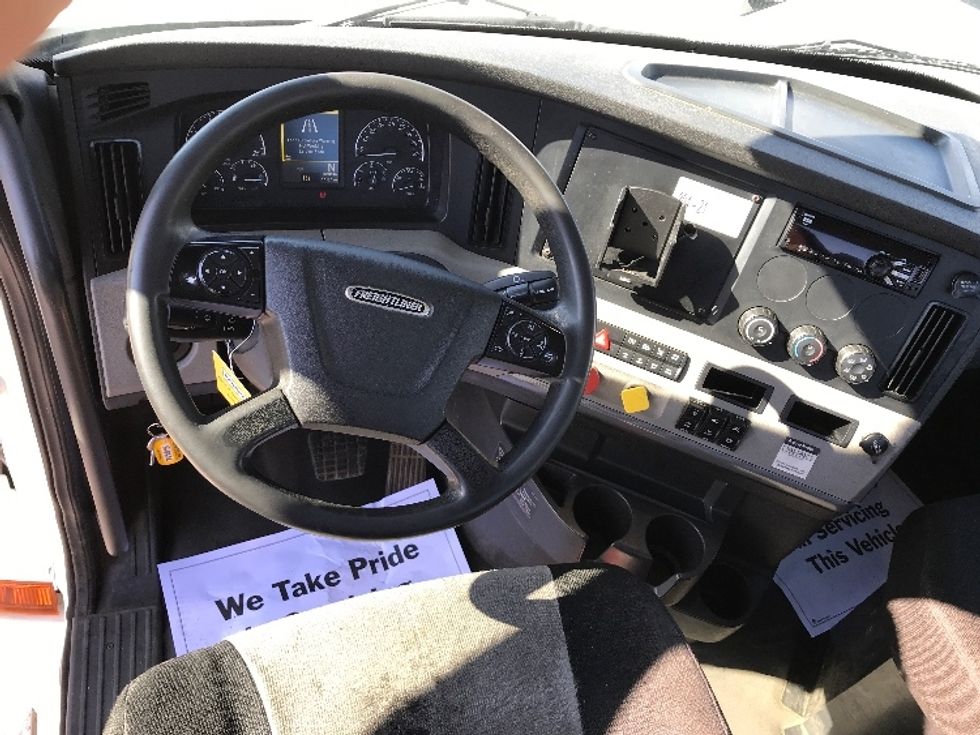 Day Cab Tractor-Heavy Duty Tractors-Freightliner-2019-T12664ST-Pewaukee-WI-351,683\n\t\tmiles-$ 59,500 - Image 11