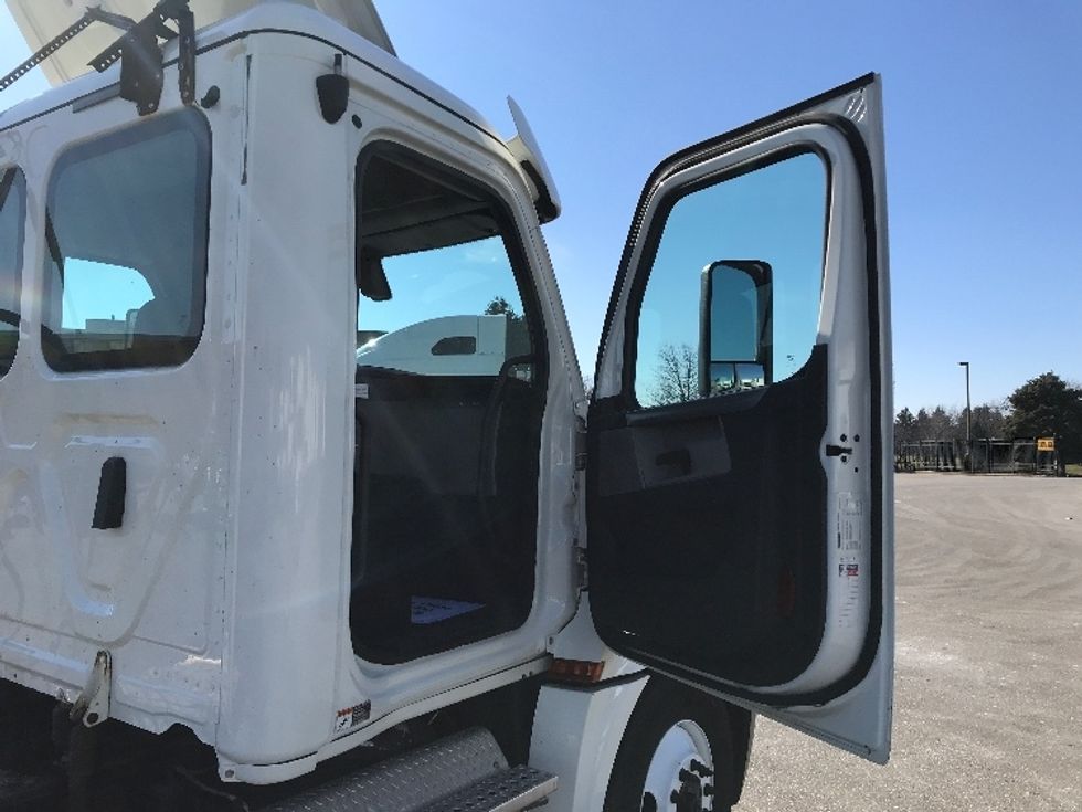 Day Cab Tractor-Heavy Duty Tractors-Freightliner-2019-T12664ST-Pewaukee-WI-351,683\n\t\tmiles-$ 59,500 - Image 12
