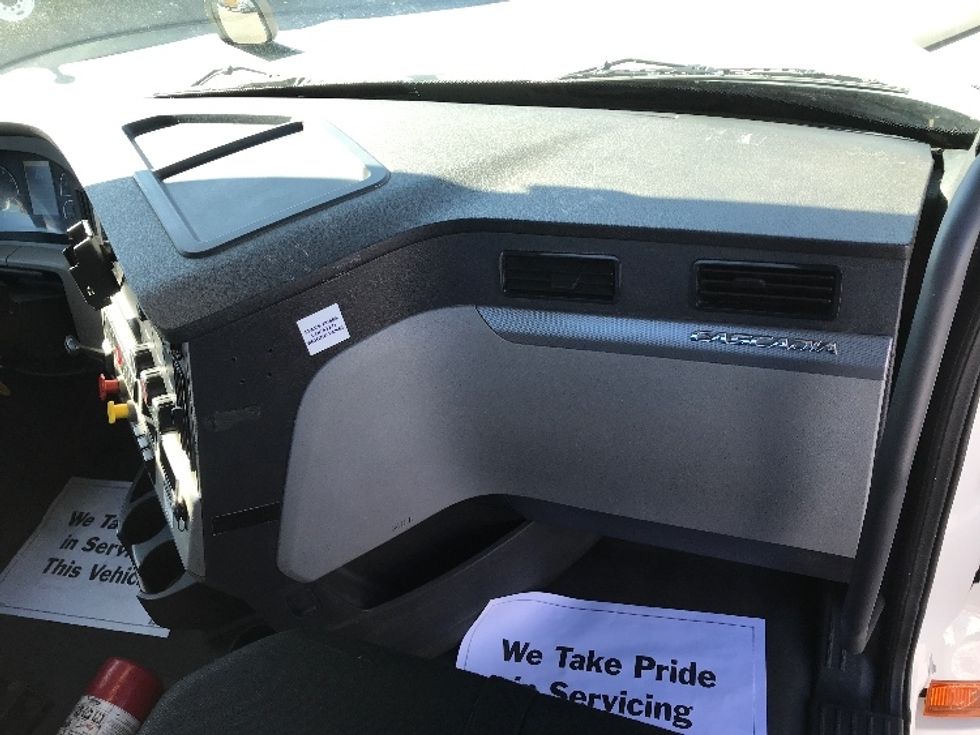 Day Cab Tractor-Heavy Duty Tractors-Freightliner-2019-T12664ST-Pewaukee-WI-351,683\n\t\tmiles-$ 59,500 - Image 13