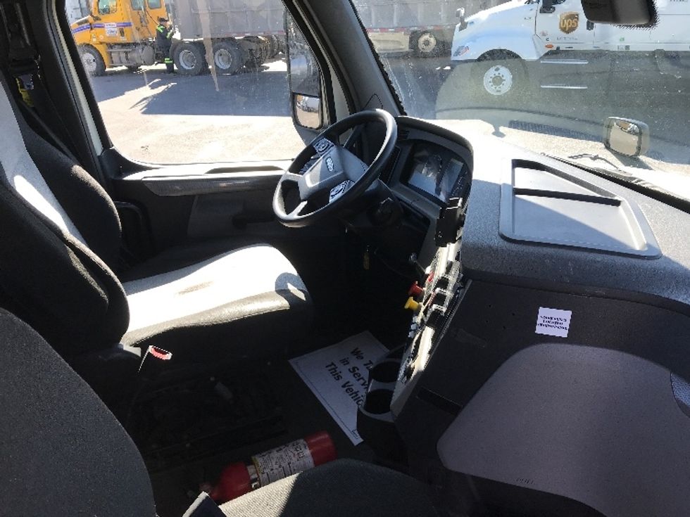 Day Cab Tractor-Heavy Duty Tractors-Freightliner-2019-T12664ST-Pewaukee-WI-351,683\n\t\tmiles-$ 59,500 - Image 14