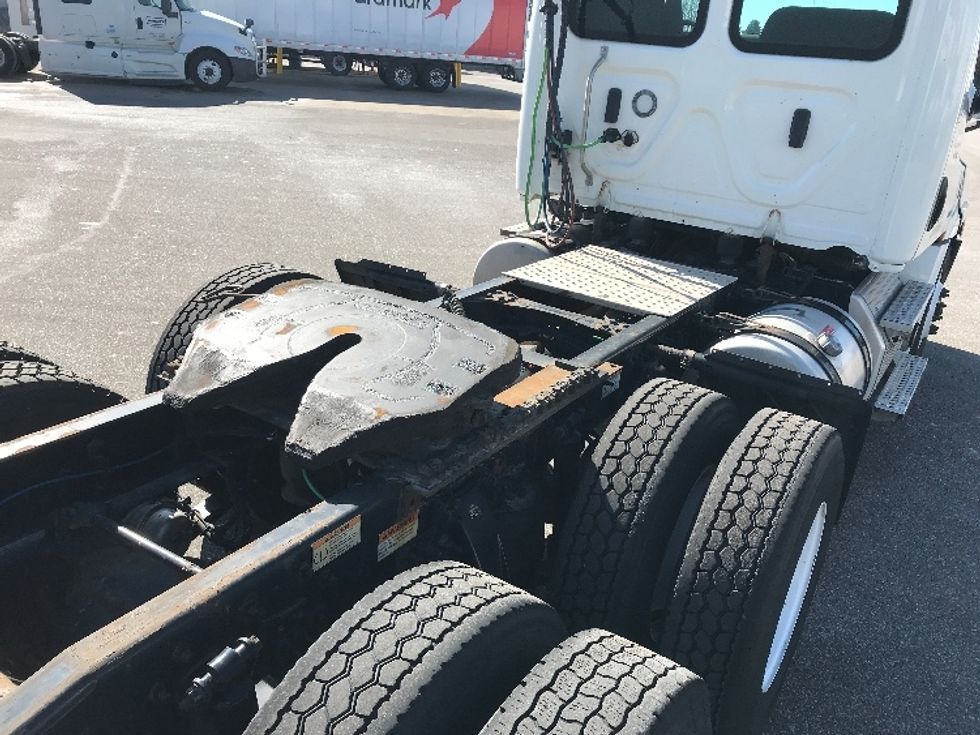 Day Cab Tractor-Heavy Duty Tractors-Freightliner-2019-T12664ST-Pewaukee-WI-351,683\n\t\tmiles-$ 59,500 - Image 17