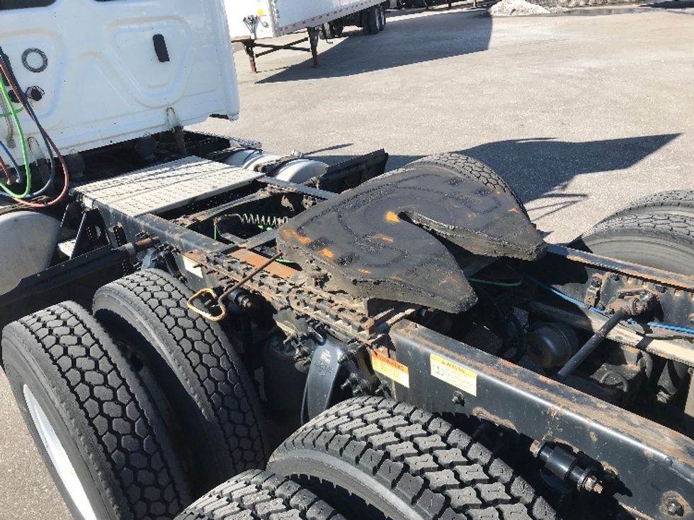 Day Cab Tractor-Heavy Duty Tractors-Freightliner-2019-T12664ST-Pewaukee-WI-351,683\n\t\tmiles-$ 59,500 - Image 18