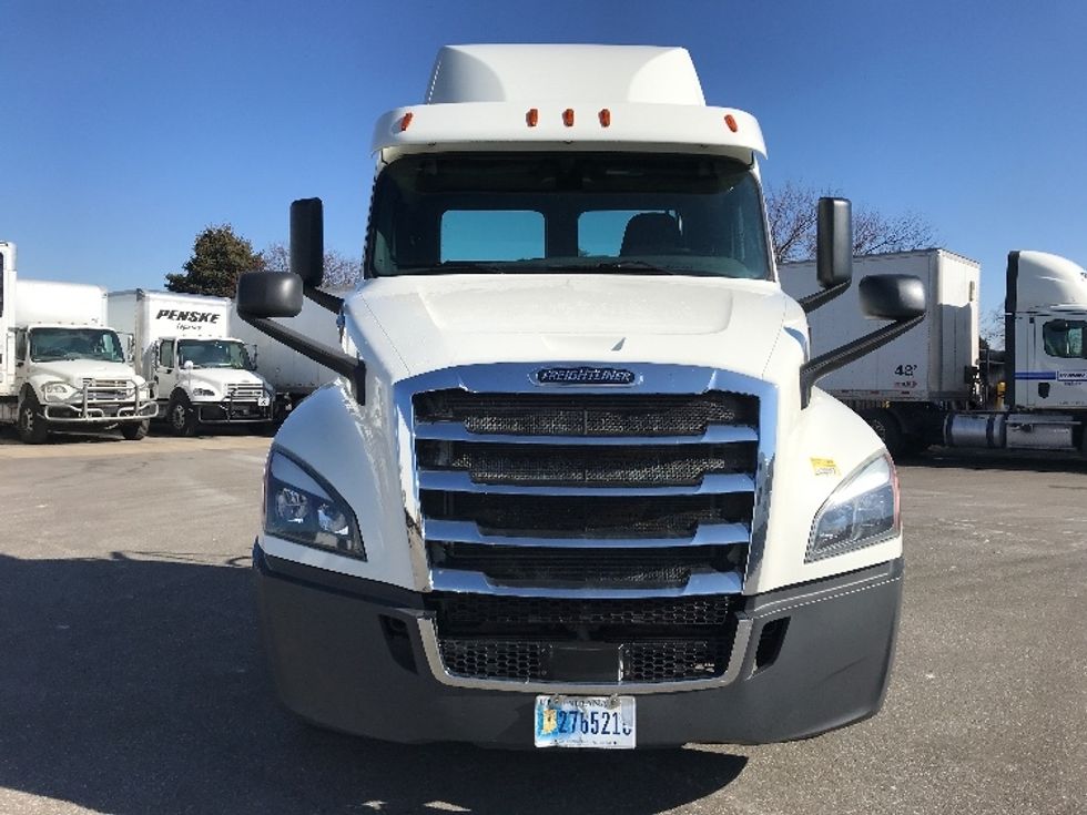 Day Cab Tractor-Heavy Duty Tractors-Freightliner-2019-T12664ST-Pewaukee-WI-351,683\n\t\tmiles-$ 59,500 - Image 2