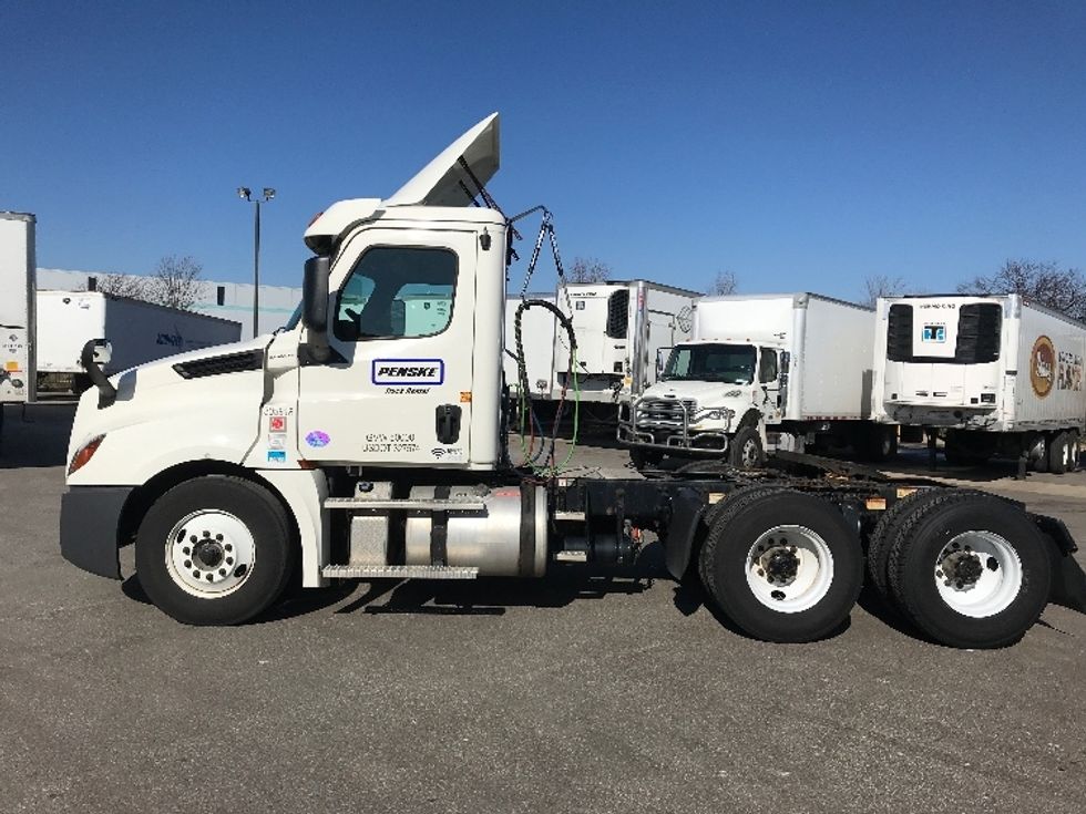 Day Cab Tractor-Heavy Duty Tractors-Freightliner-2019-T12664ST-Pewaukee-WI-351,683\n\t\tmiles-$ 59,500 - Image 4