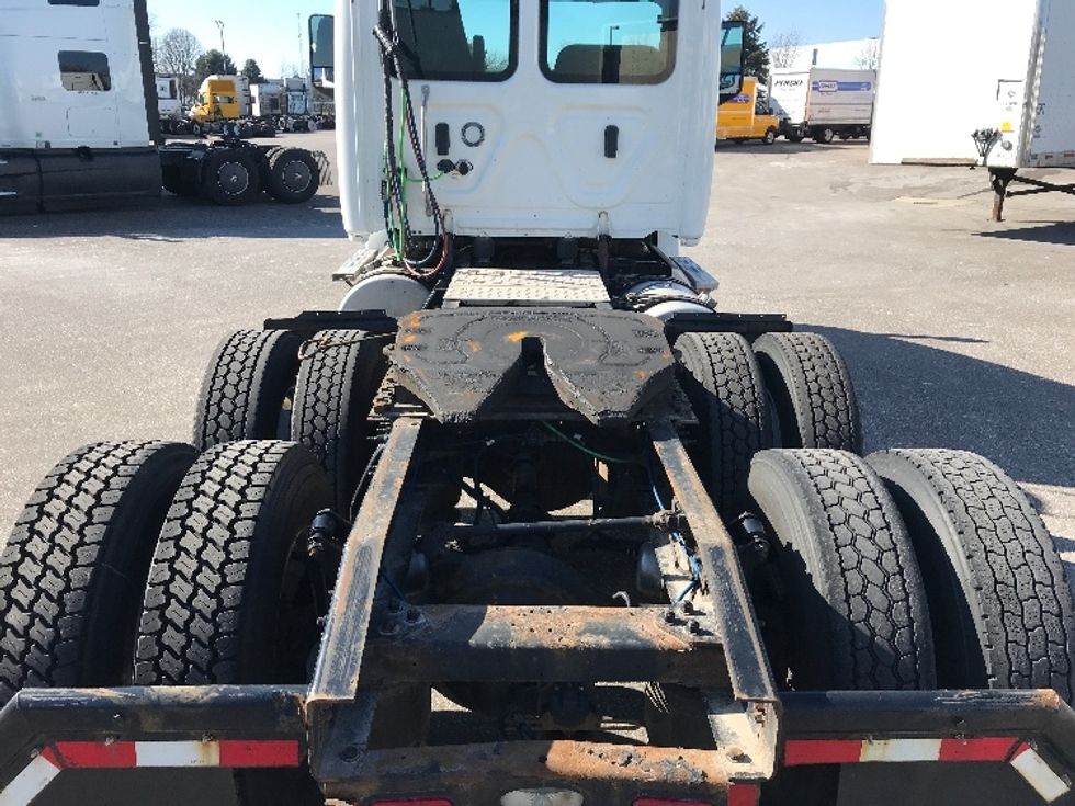 Day Cab Tractor-Heavy Duty Tractors-Freightliner-2019-T12664ST-Pewaukee-WI-351,683\n\t\tmiles-$ 59,500 - Image 6