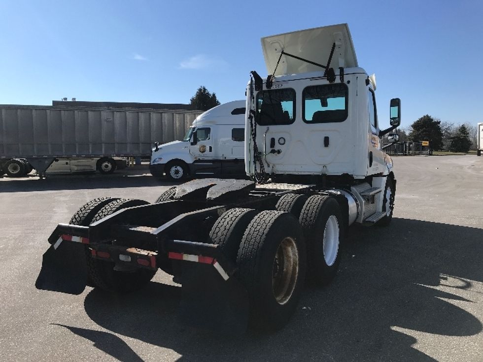 Day Cab Tractor-Heavy Duty Tractors-Freightliner-2019-T12664ST-Pewaukee-WI-351,683\n\t\tmiles-$ 59,500 - Image 7