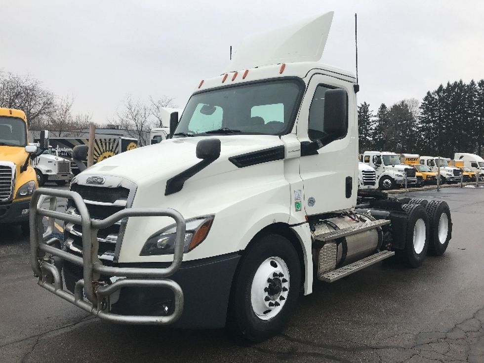 Day Cab Tractor-Heavy Duty Tractors-Freightliner-2019-T12664ST-Pewaukee-WI-490,893\n\t\tmiles-$ 34,500 - Image 3