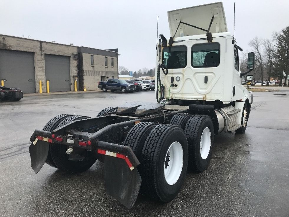 Day Cab Tractor-Heavy Duty Tractors-Freightliner-2019-T12664ST-Pewaukee-WI-490,893\n\t\tmiles-$ 34,500 - Image 7