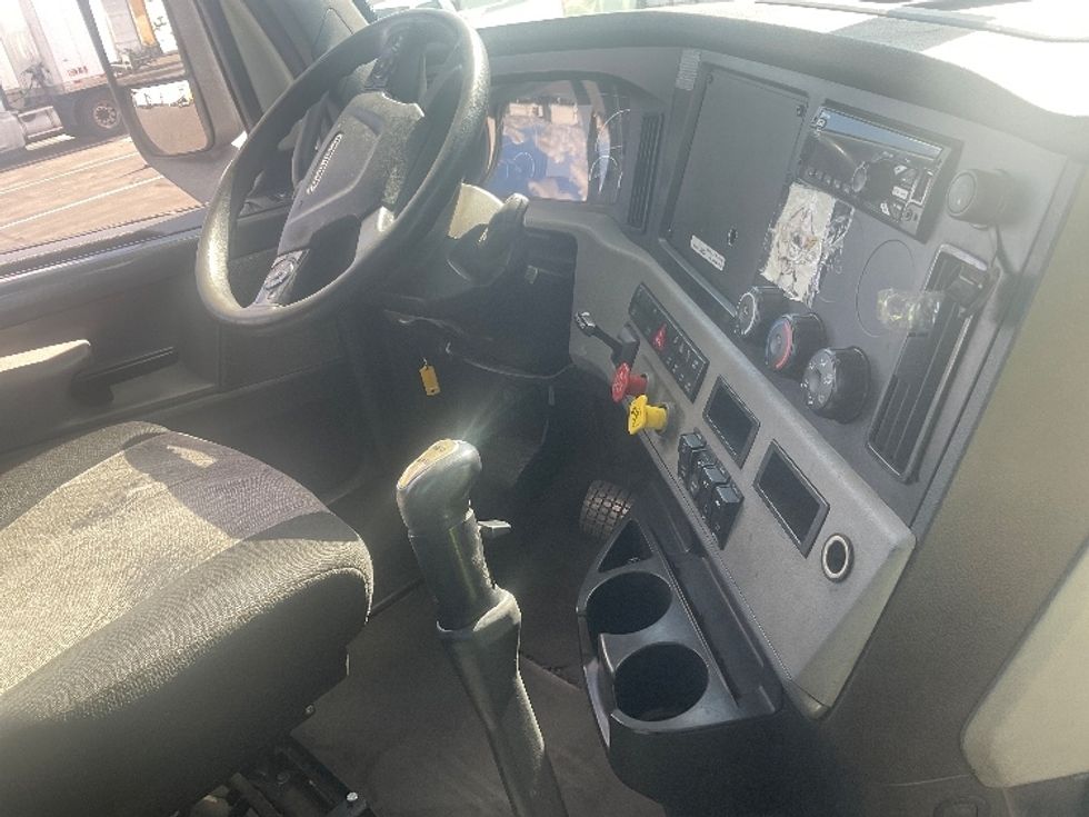 Day Cab Tractor-Heavy Duty Tractors-Freightliner-2019-T12664ST-Phoenix-AZ-366,442\n\t\tmiles-$ 43,250 - Image 14