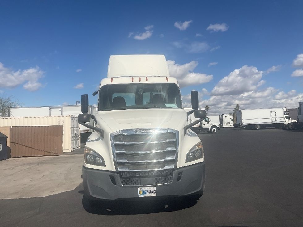 Day Cab Tractor-Heavy Duty Tractors-Freightliner-2019-T12664ST-Phoenix-AZ-366,442\n\t\tmiles-$ 43,250 - Image 2