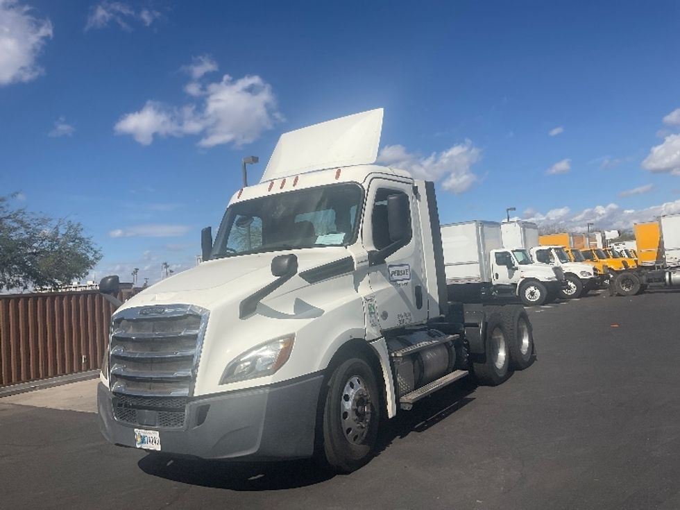 Day Cab Tractor-Heavy Duty Tractors-Freightliner-2019-T12664ST-Phoenix-AZ-366,442\n\t\tmiles-$ 43,250 - Image 3