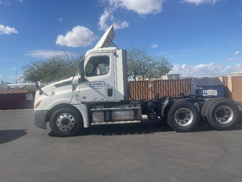 Day Cab Tractor-Heavy Duty Tractors-Freightliner-2019-T12664ST-Phoenix-AZ-366,442\n\t\tmiles-$ 43,250 - Image 4