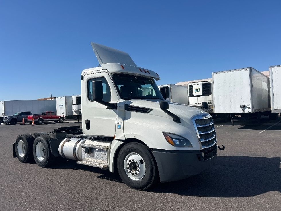 Day Cab Tractor-Heavy Duty Tractors-Freightliner-2019-T12664ST-Phoenix-AZ-492,573\n\t\tmiles-$ 40,000 - Image 1