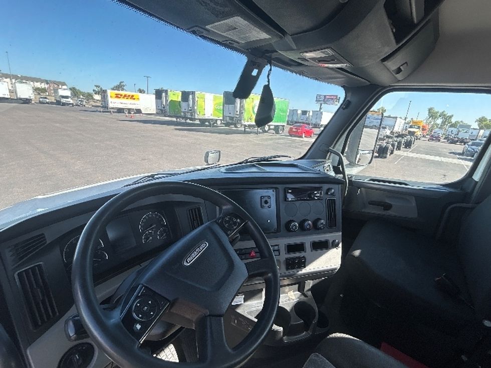 Day Cab Tractor-Heavy Duty Tractors-Freightliner-2019-T12664ST-Phoenix-AZ-492,573\n\t\tmiles-$ 40,000 - Image 10