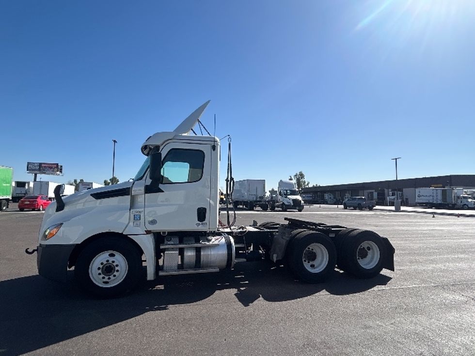 Day Cab Tractor-Heavy Duty Tractors-Freightliner-2019-T12664ST-Phoenix-AZ-492,573\n\t\tmiles-$ 40,000 - Image 4